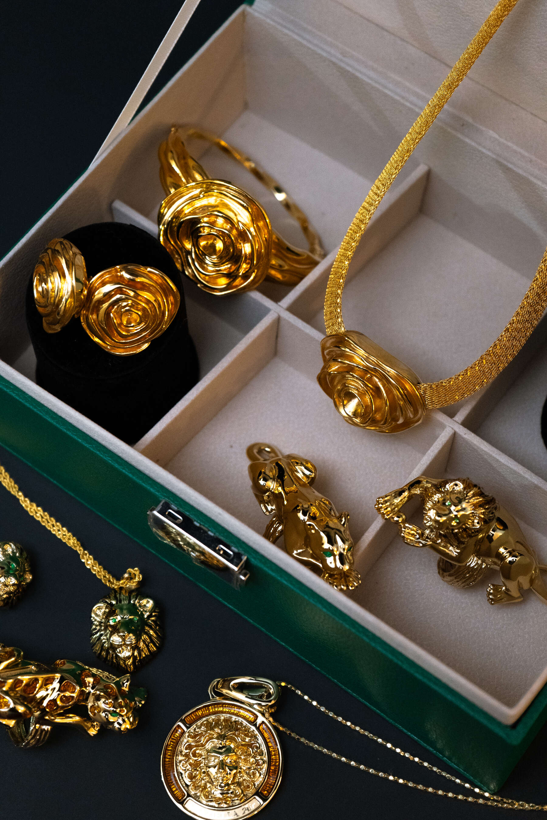 Full jewelry box spread